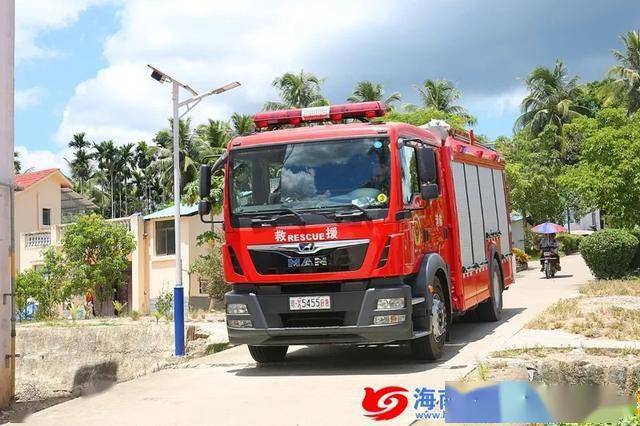 琼中消防连续两日开消防车进小区进乡村景区突击检查
