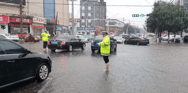 今天暴雨有多大长葛哪些路段不能通行有车在水中熄火