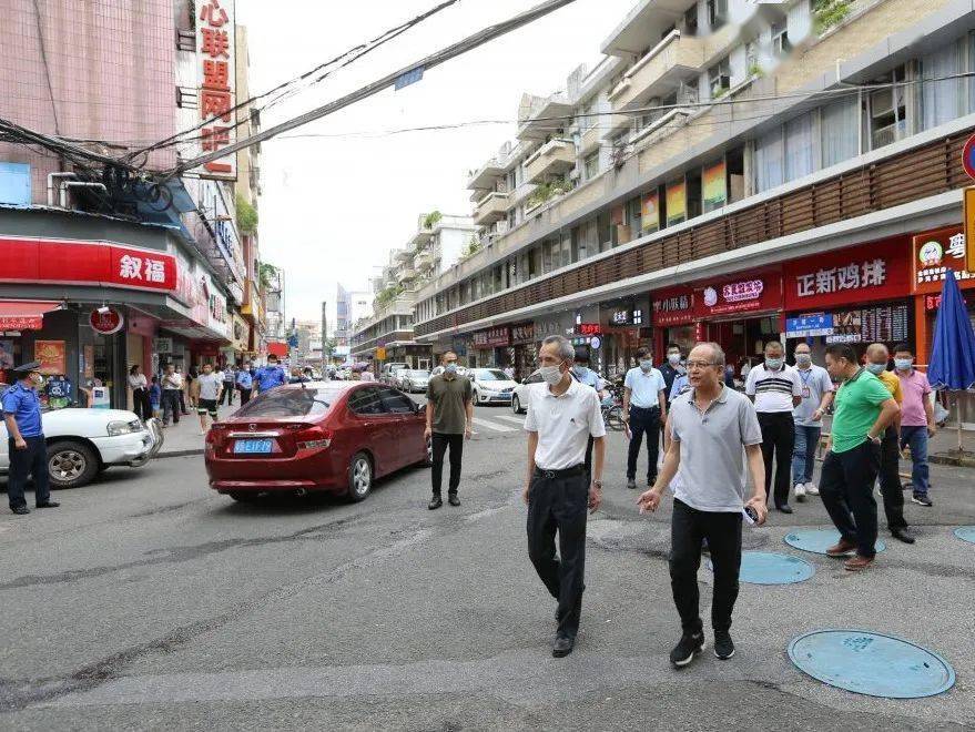 8月7日下午,南城街道党委书记詹文光带队督导文明创建工作,到沙苑市场