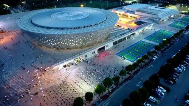 盛夏的钟祥,洋溢着运动热情,在城区与乡村的公园,广场,在社区,学校的