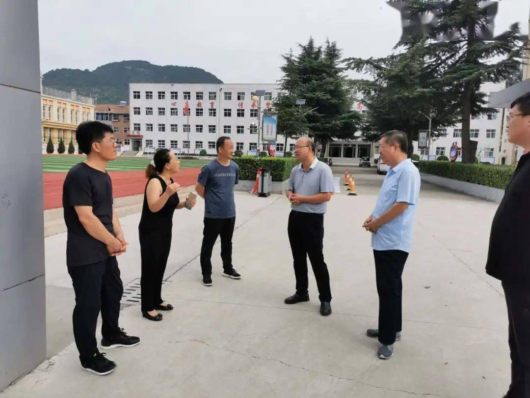 沁水县委常委政法委书记韩海亮实地调研校园周边环境治理工作