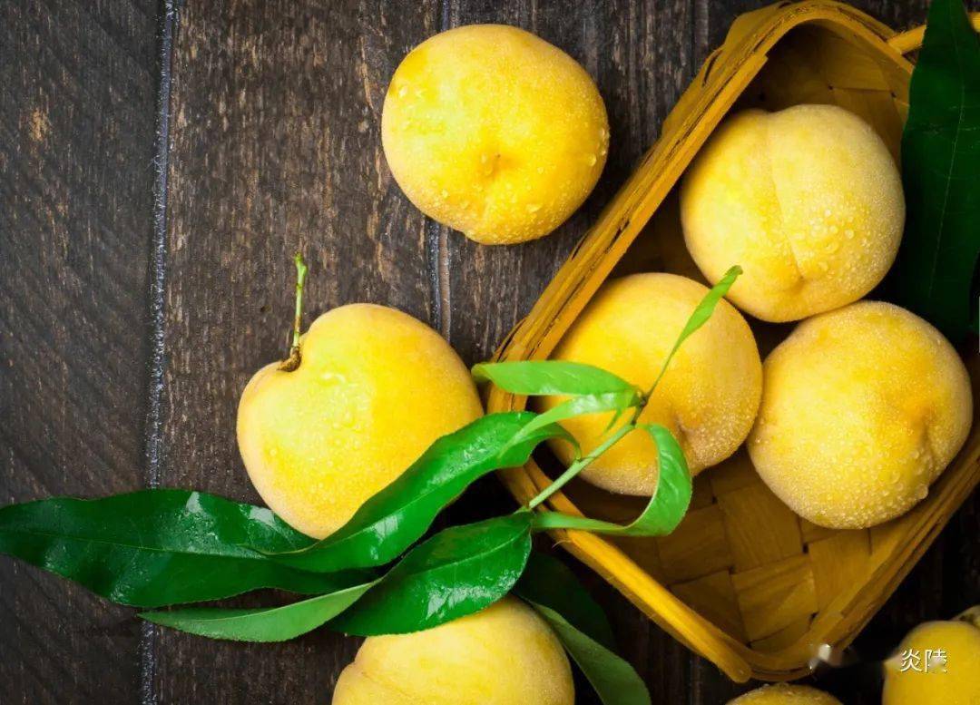 拍摄炎陵黄桃相关视频上传抖音,添加话题#炎陵黄桃抖起来;拍摄内容要