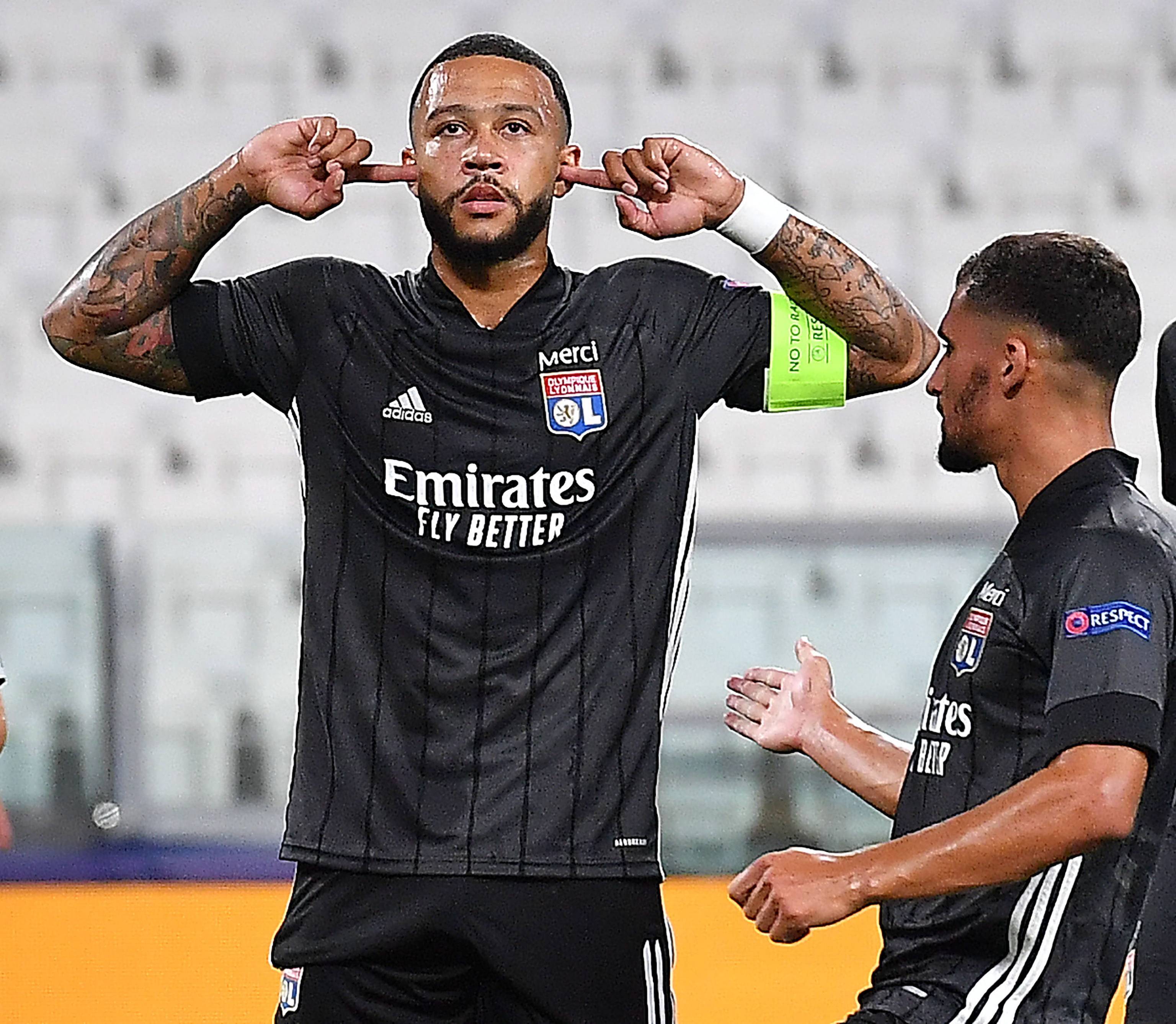 8月7日,里昂队球员德佩庆祝进球.