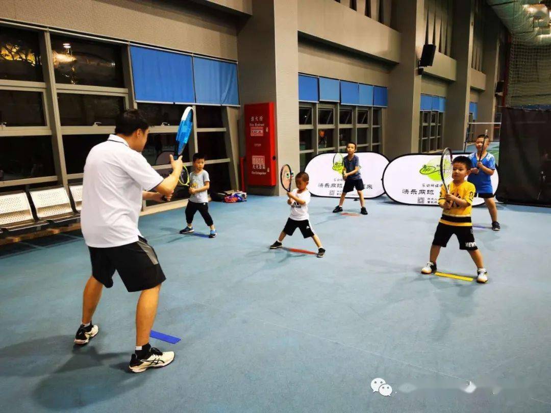 乐动网球俱乐部经区民政局,体育局审批,正式挂牌成立于2018年.