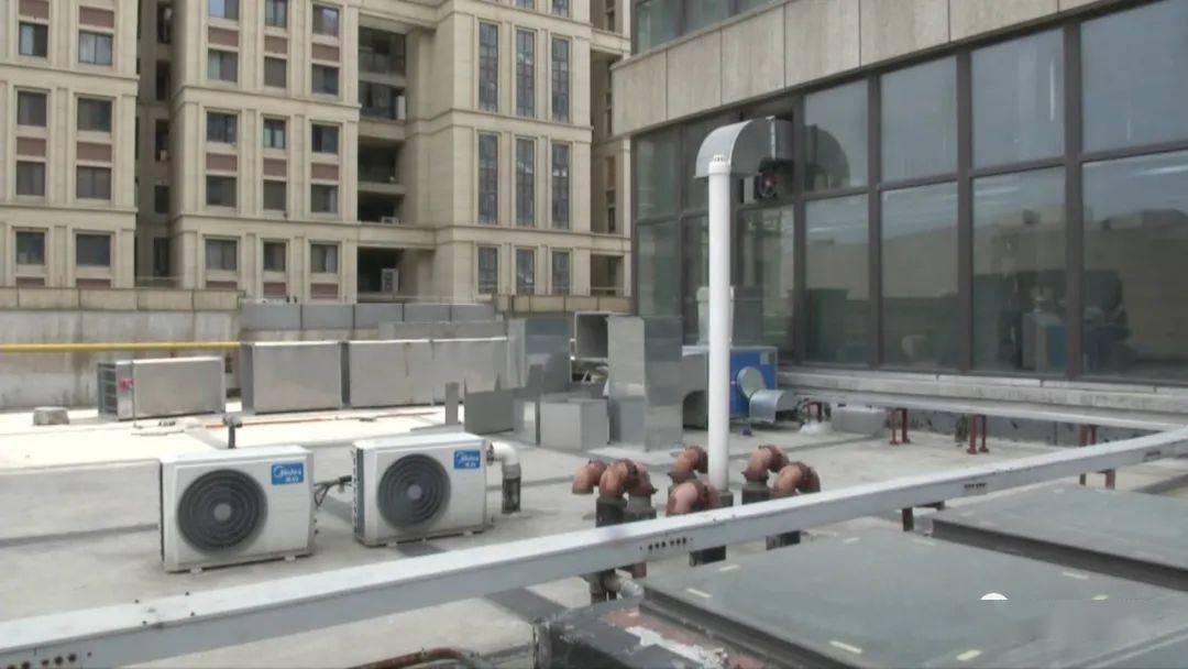 【女生帮忙】油烟处理器装我家屋顶,希尔顿欢朋酒店以大欺小?