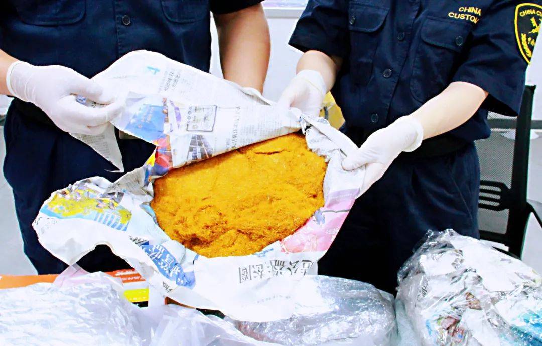 led灯内夹藏烟丝被海关查获