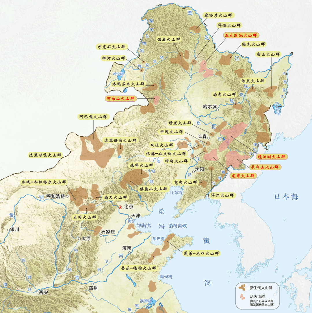 在东北,随处可见的火山灼痕,反复诉说着那遥远的地质年代所发生的故事