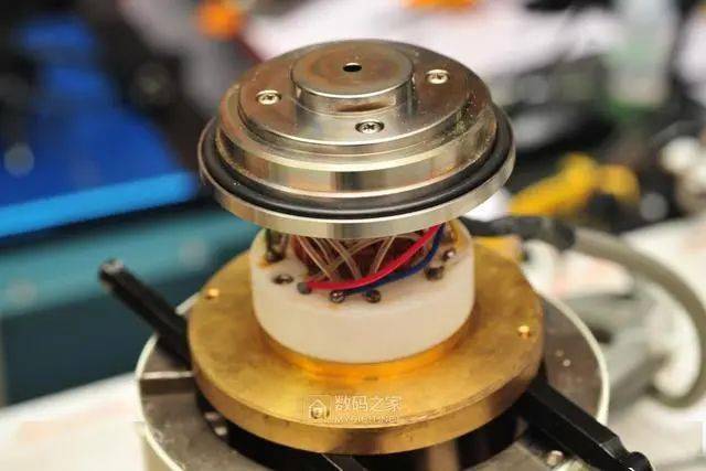 全球首拆十分昂贵的jeol日本电子扫描电镜电子枪