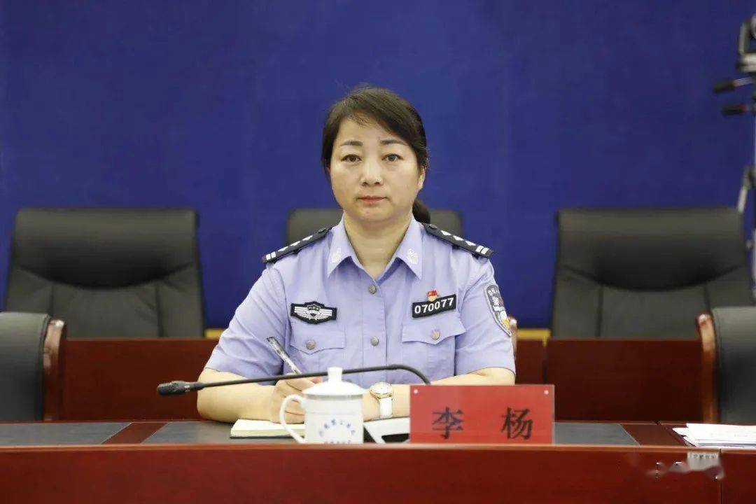 会议首先由兴安盟公安局政治部副主任李杨对2020年上半年全盟公安政治