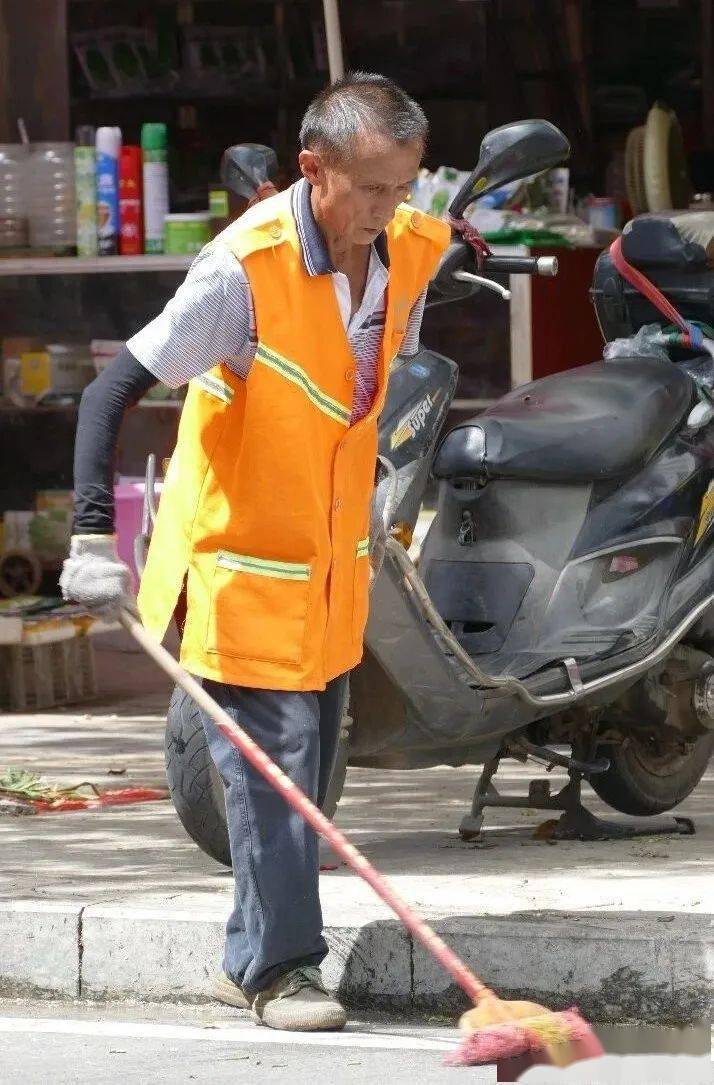 炎值爆表暑你最美致敬高温下的劳动者