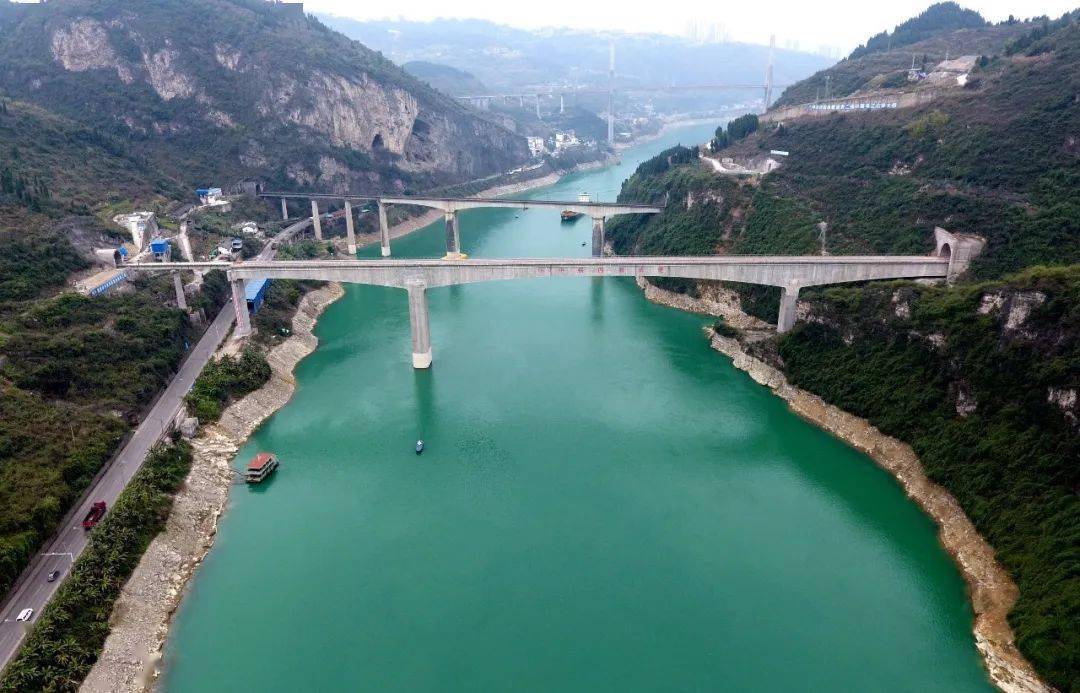 渝怀铁路增建第二线改造工程涪陵至中嘴段开通运营