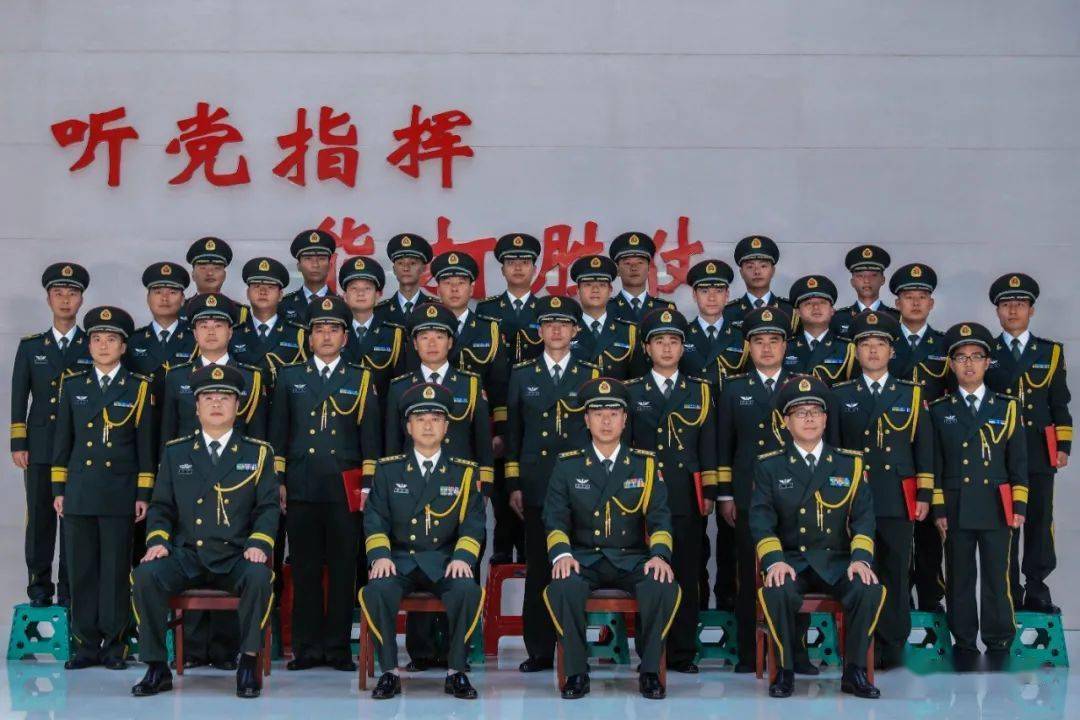 荣耀时刻与神圣仪式很配哟!_军衔