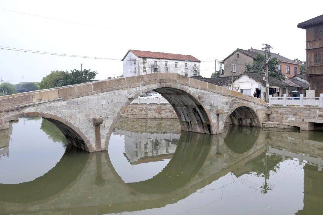 整修前目前,基本修复工作已经完成,弘济桥基本还原了400年前的模样.