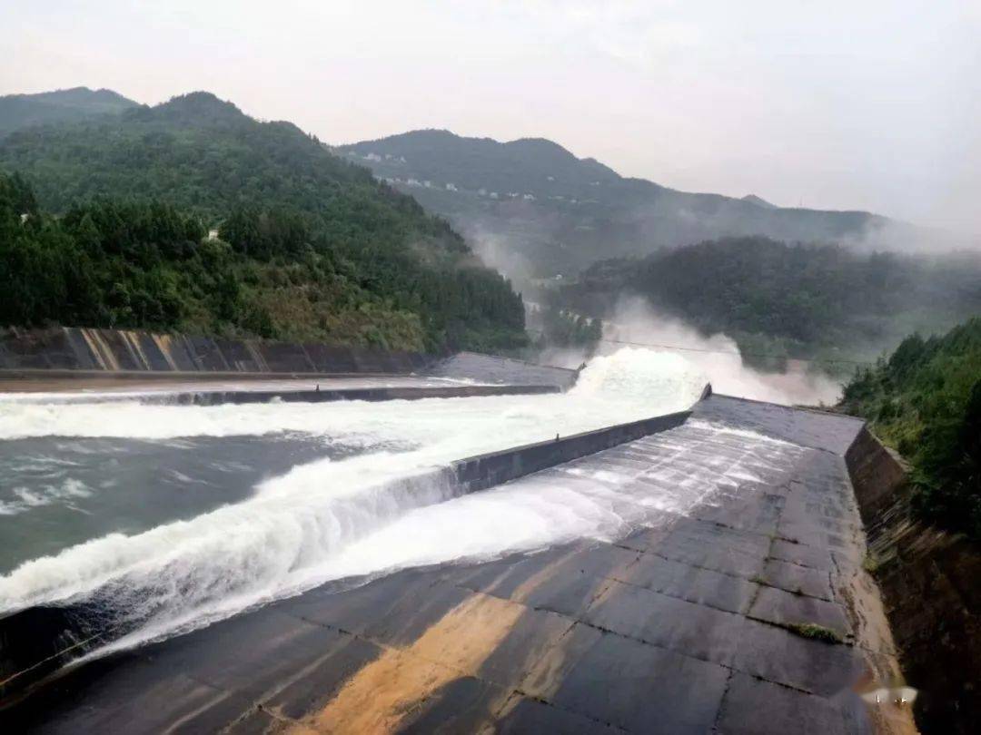 视频:升钟水库提闸泄洪!
