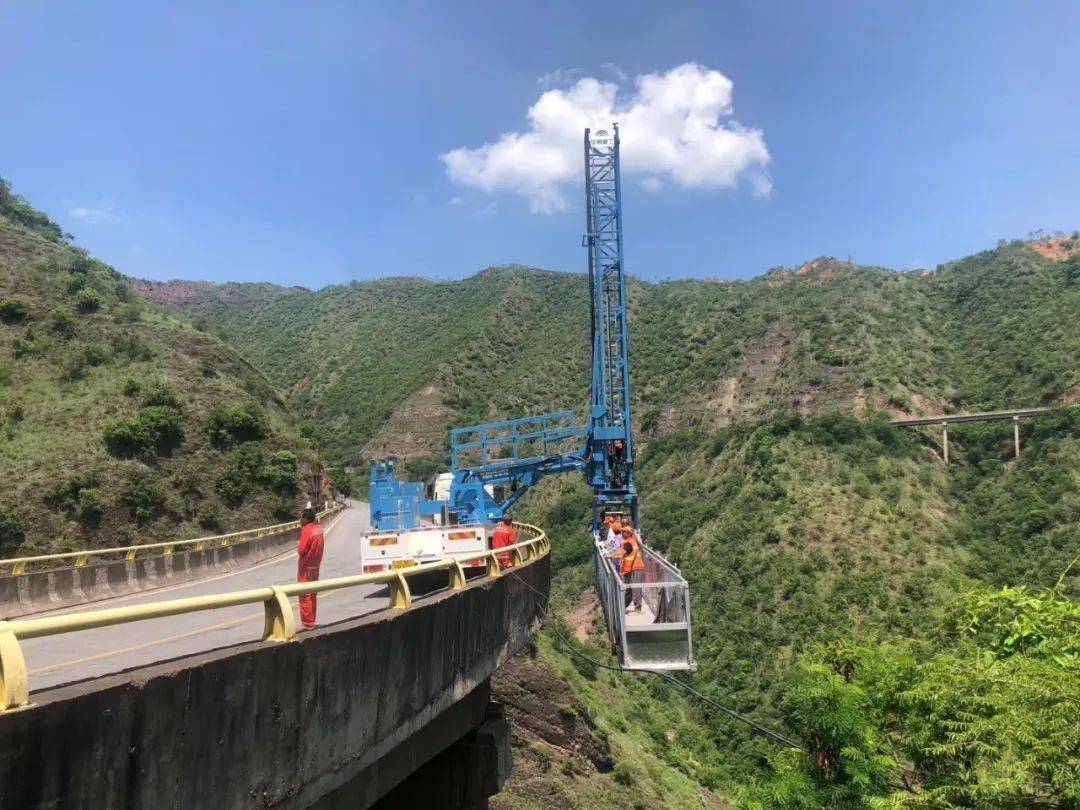 原南永二级公路永仁至大姚段进行封闭施工,过往车辆请绕行!