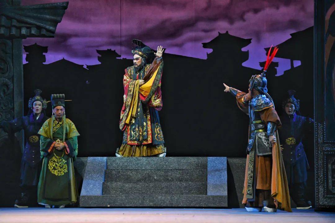 郭启宏莅汕观看新编历史潮剧绣虎公演