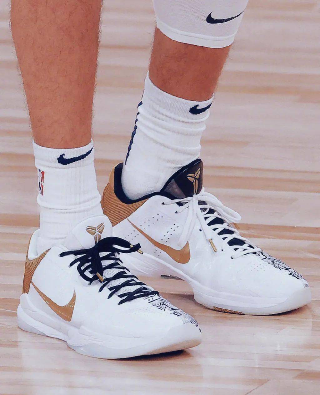 球星上脚图 | 球星上脚多款kobe 5 pe配色!利拉德又炸了!