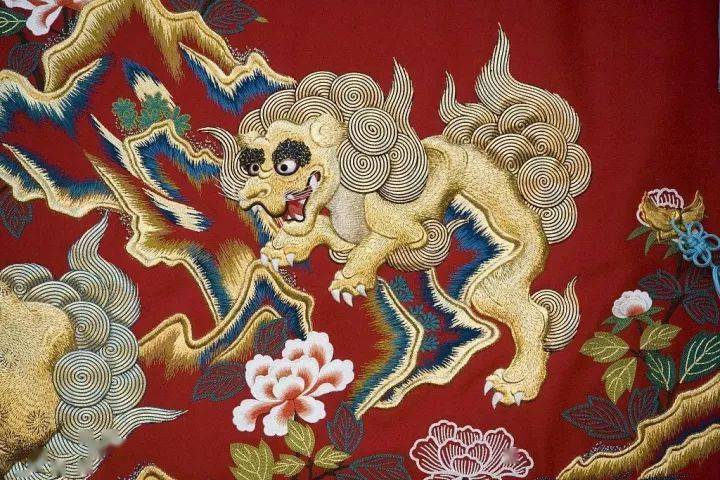 民间狮子刺绣因为狮子是汉族人民心目中的瑞兽,有极大的威慑力,其体态