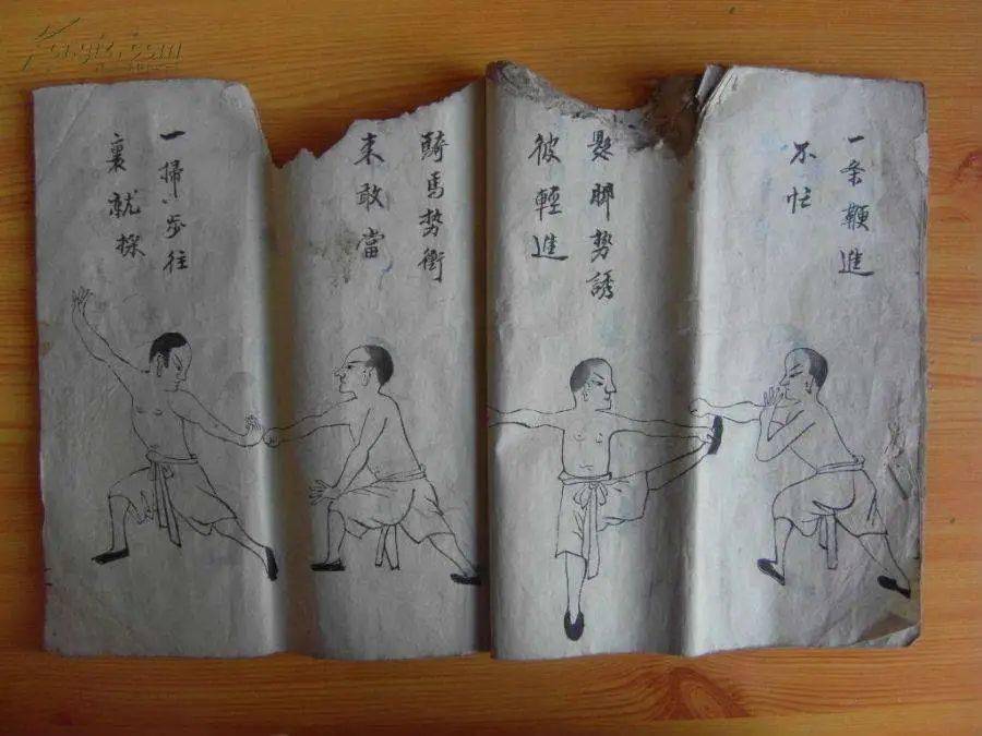 通背拳以其特殊的伸臂动作而著称,强调"腰背发力,放长击远,通肩达臂".