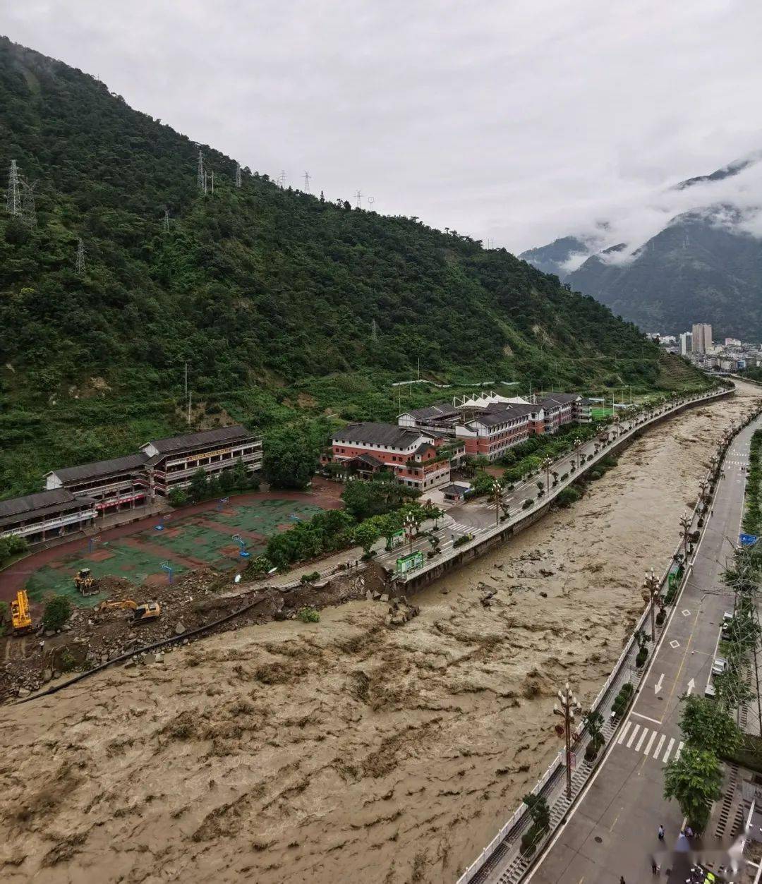 暴雨已致雅安12万余人受灾未来三天降雨还将持续