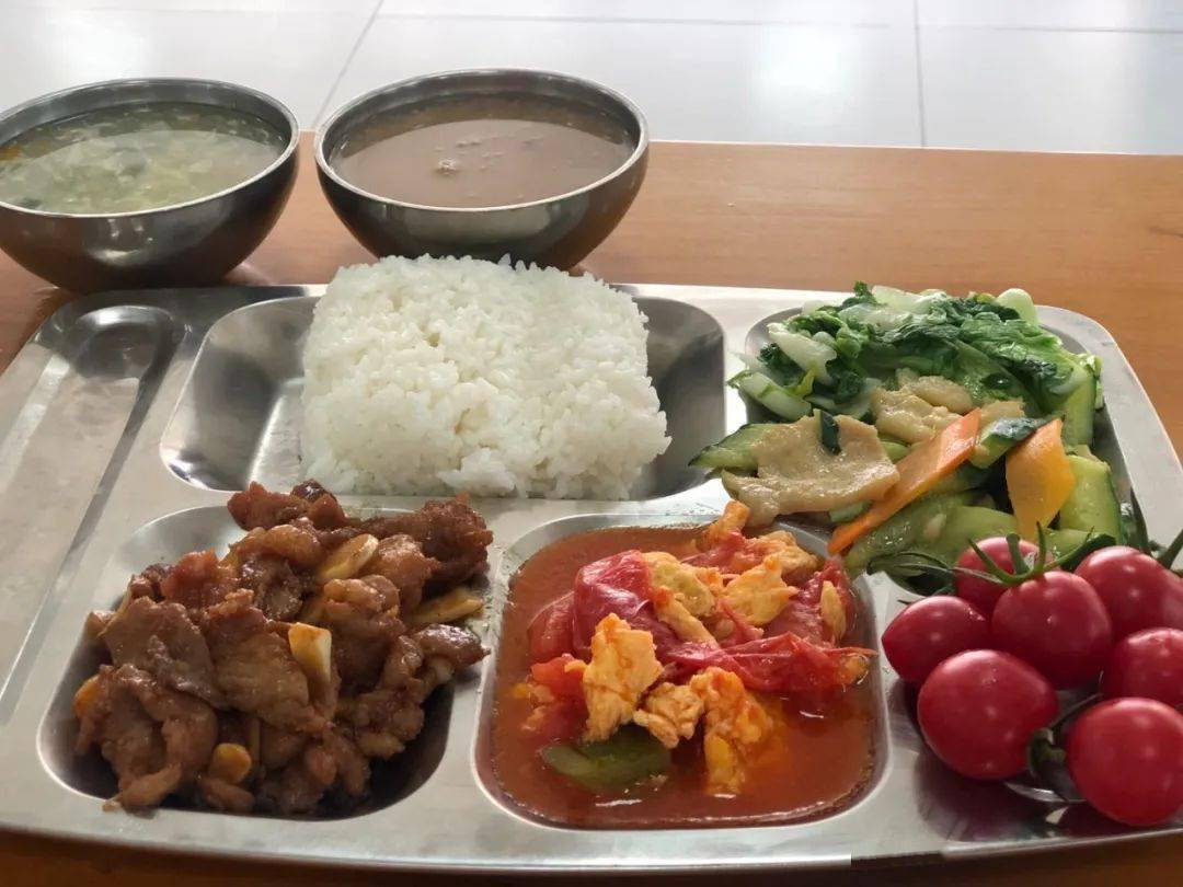 济南热门学校食堂大盘点来看看你家娃吃的好不好