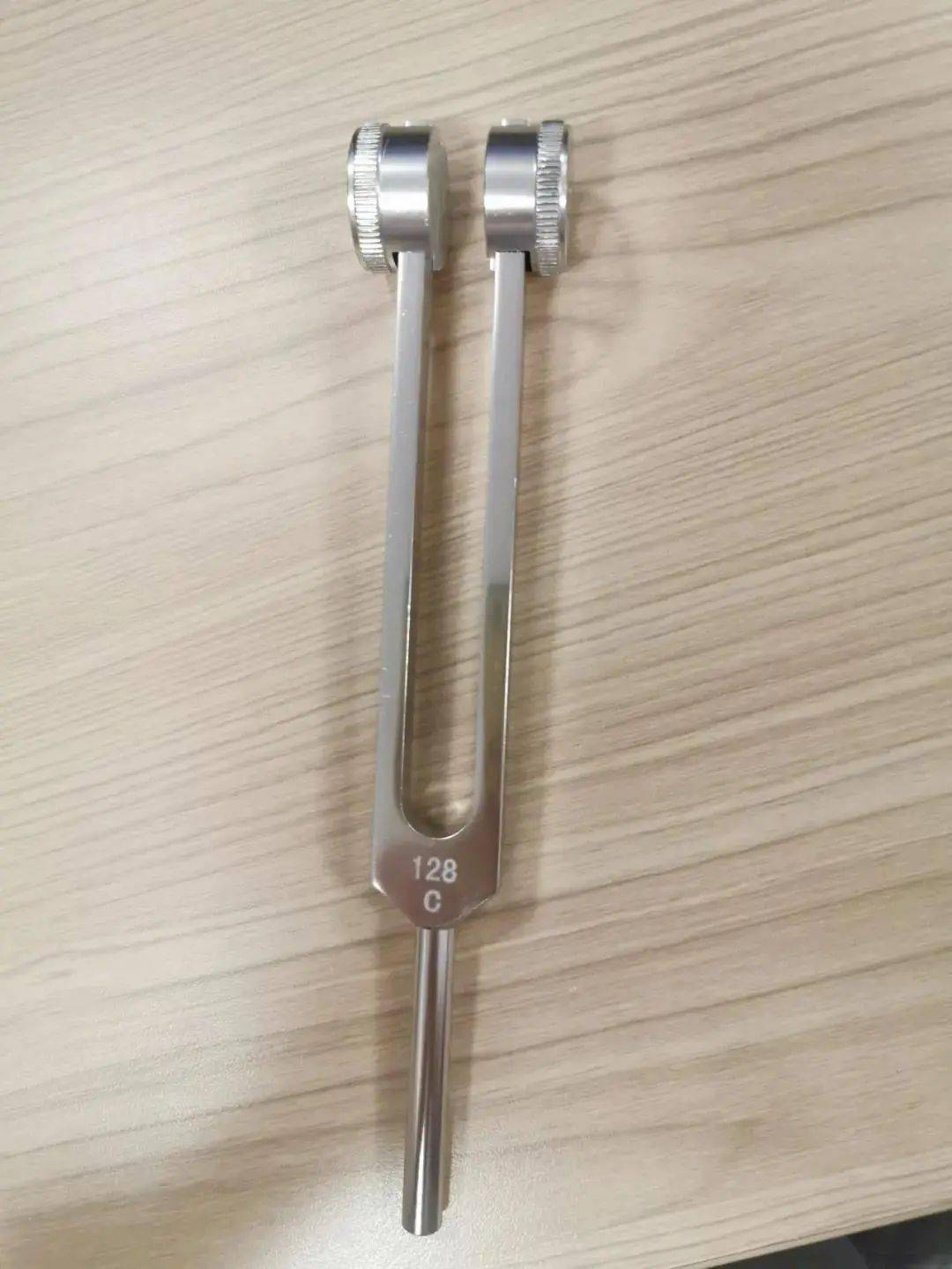 瓦针轮瓦针轮最主要的作用是检查患者的感觉平面,脊髓病变的患者可