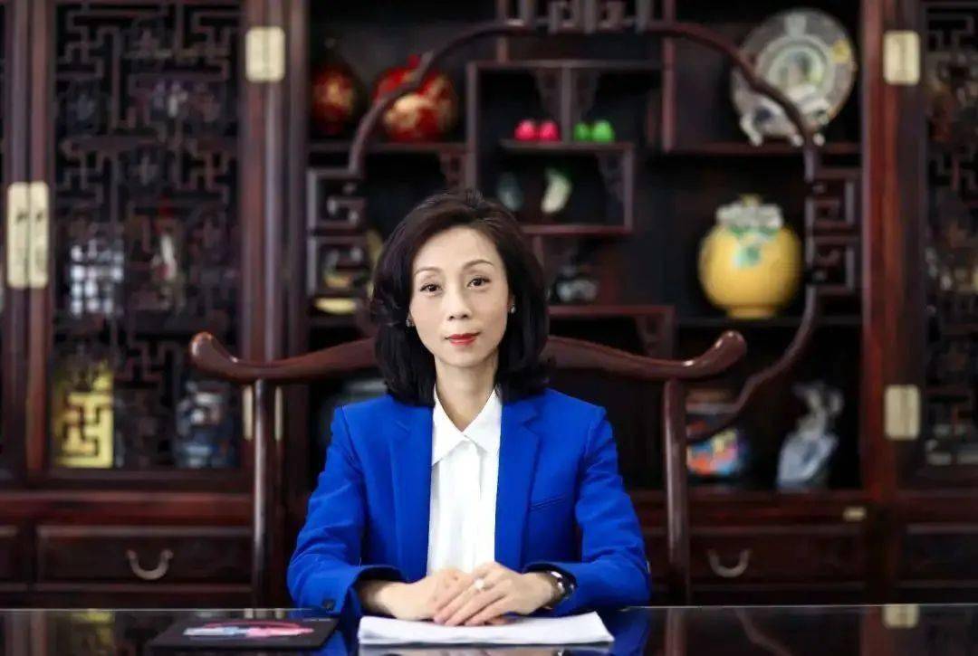 中心主任王莉中国侨商联合会副会长,四川万汇文化投资有限公司董事长