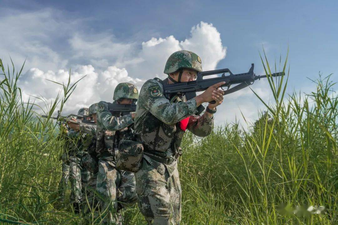 沙场秋点兵南部战区部队持续掀起练兵比武热潮