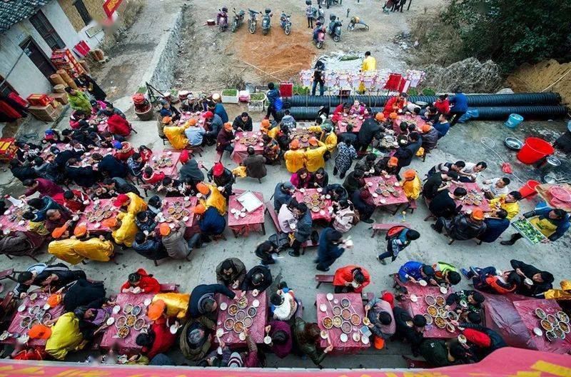 而在乡宴上或许不在五星级酒店