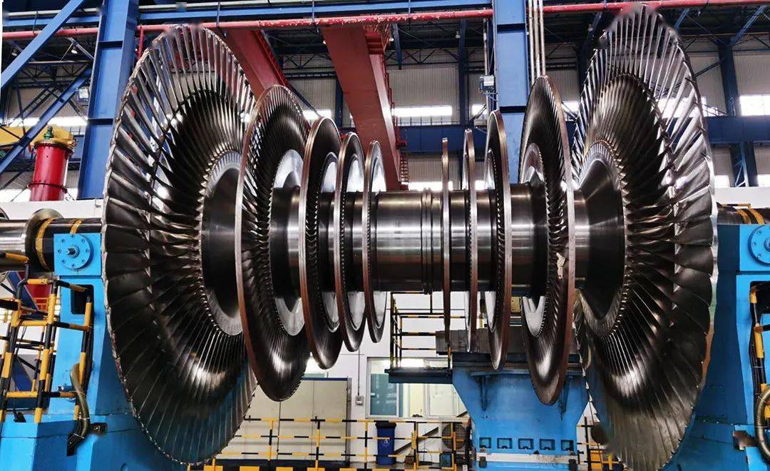 2020年5月27日,阳光明媚的一天,东方汽轮机重型二分厂/焊接转子中心