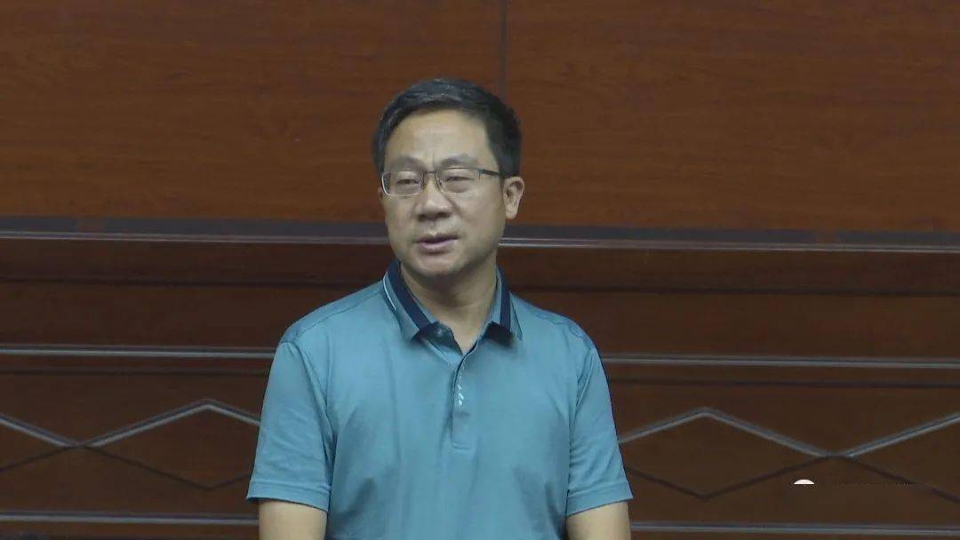 州人大常委会副主任,安龙县委书记钱正浩,县领导尤光祥,李洋国,县直相