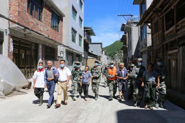 筑牢安全防线|坑底乡开展防汛应急实战演练