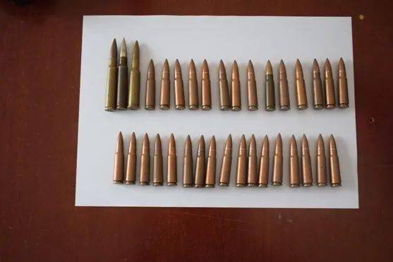 张掖一群众主动上缴气枪一支子弹34发