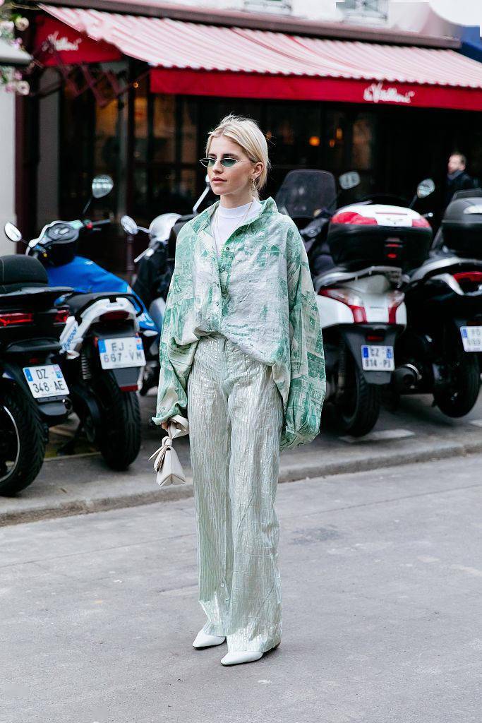 裤子也能做成百褶的款式哦.