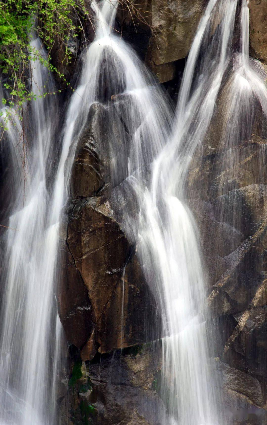 瀑布半天上 飞响落人间~_手机搜狐网