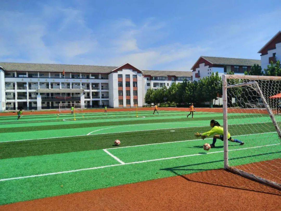 省青少年女足教练团队到泗县江上青小学选拔集训队员