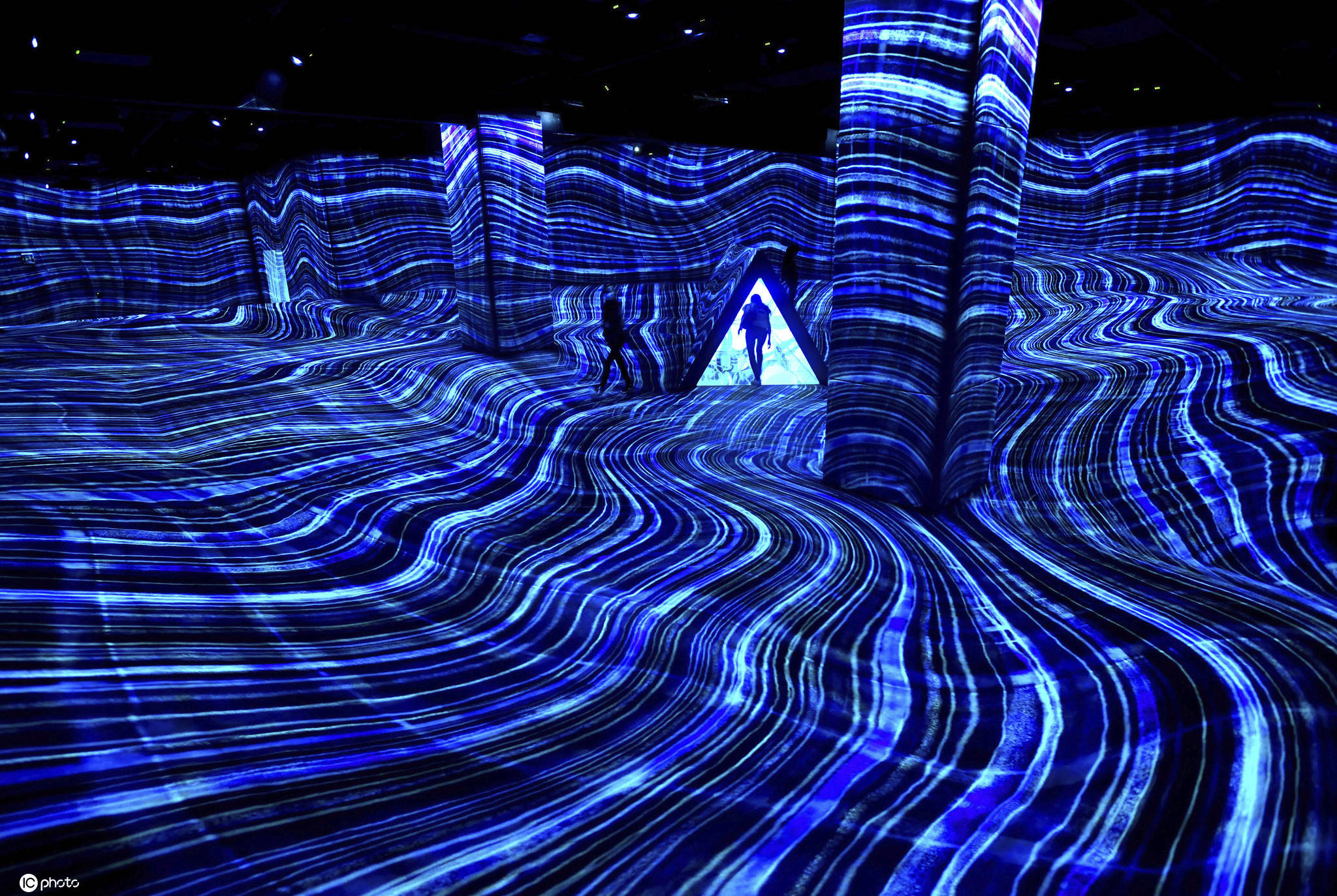 奇幻世界来了日本福冈举办teamlab森林数字艺术展