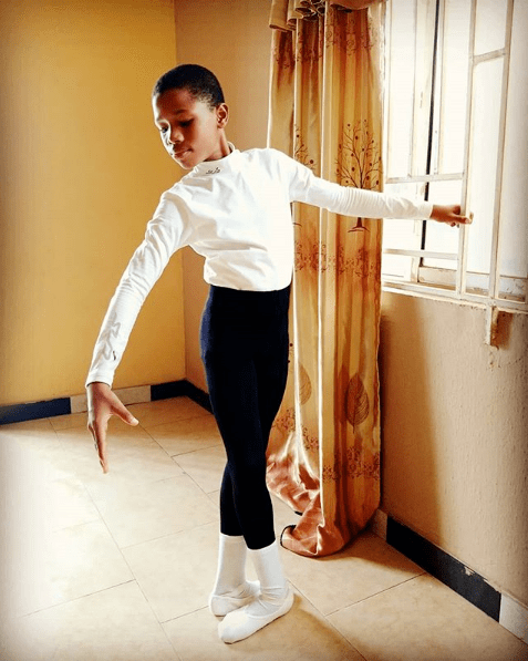 热读丨11岁贫民窟男孩雨中芭蕾走红登上bbc头条世界第一芭蕾学校都向