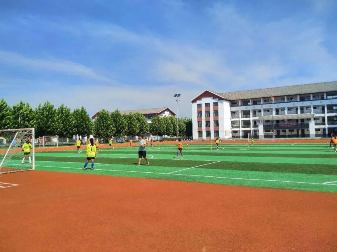 省青少年女足教练团队到泗县江上青小学选拔集训队员