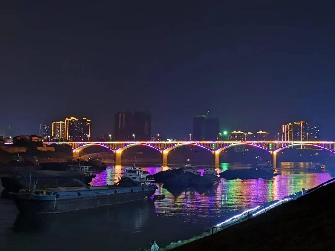 城区这3座跨江大桥,在夜幕下简直美上了天!