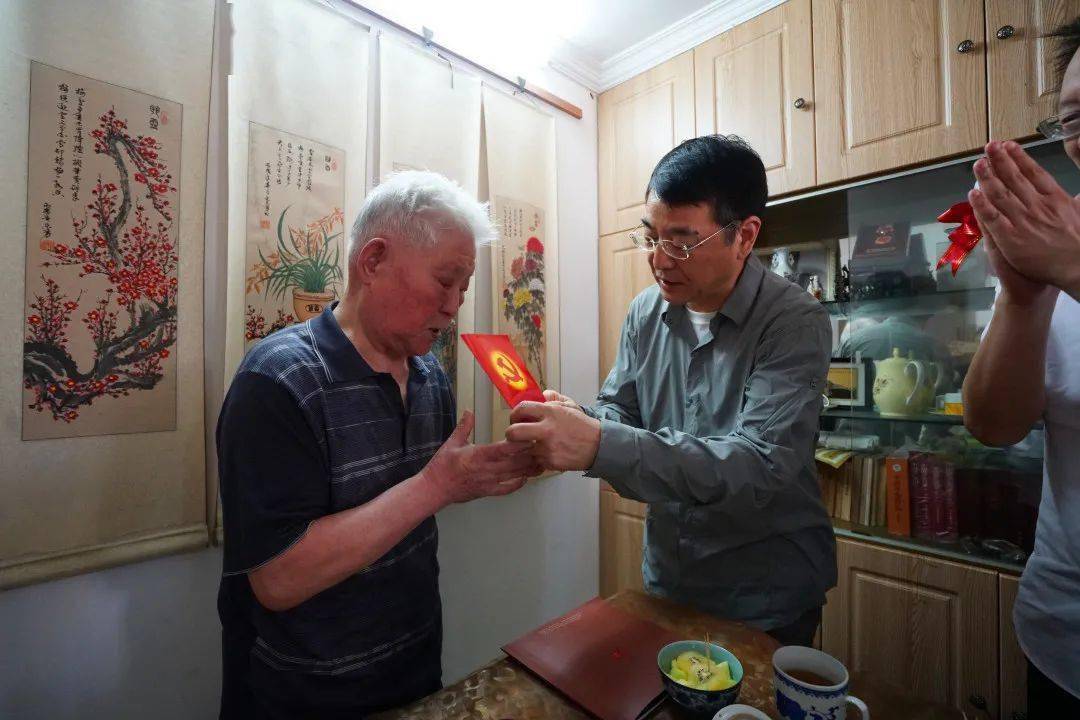 去年,为庆祝建国70周年,林乐勇还主动交纳了一份特殊党费