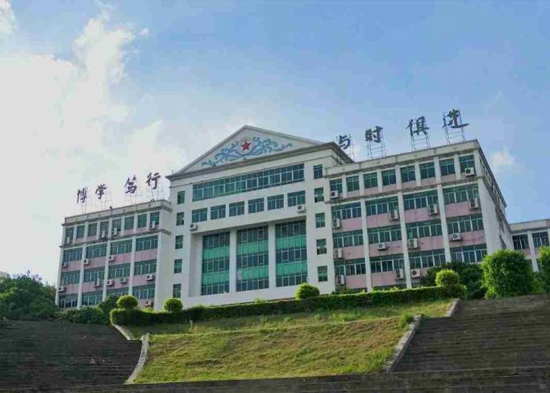 广州松田职业学院校门图片