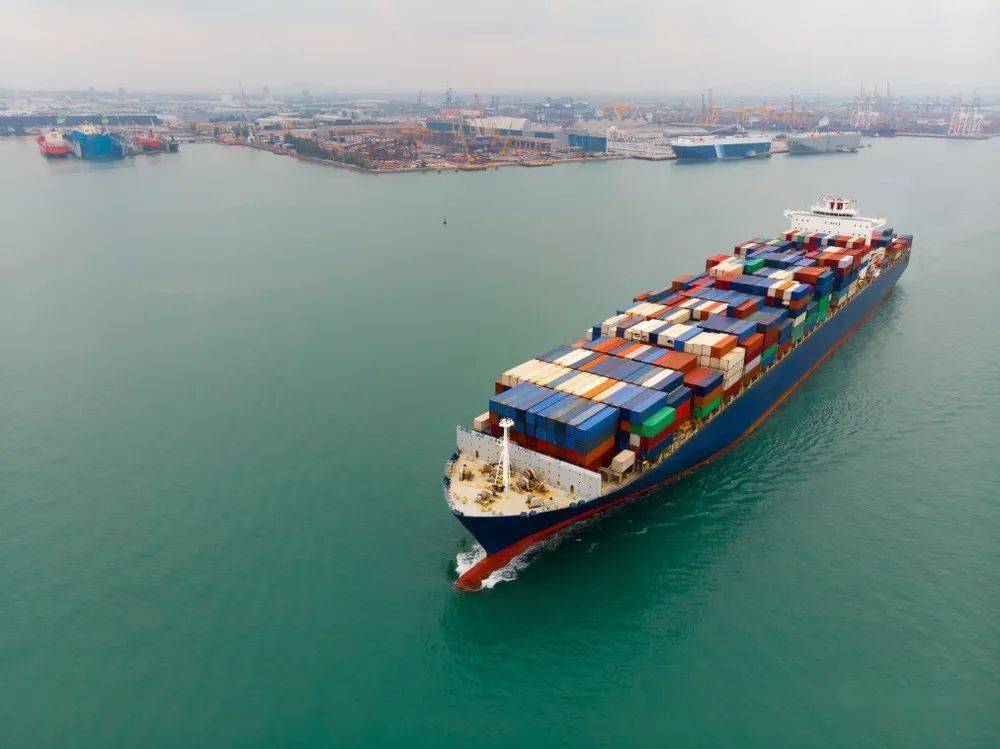 航运公司猛补运力集装箱船舶租金快速上涨