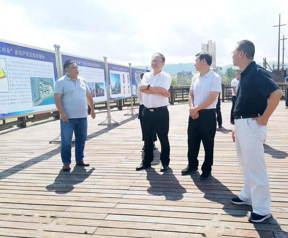 黔东南州常务副州长周舟到施秉县调研