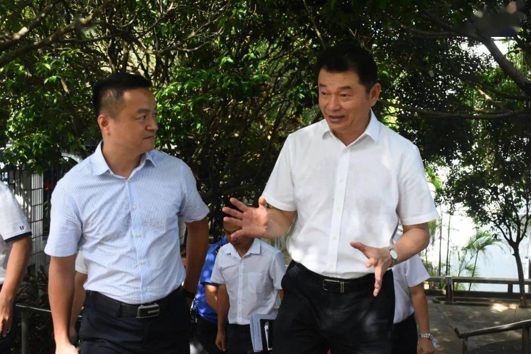 我市爱国卫生组织管理组督导检查创卫迎检工作符永丰参加