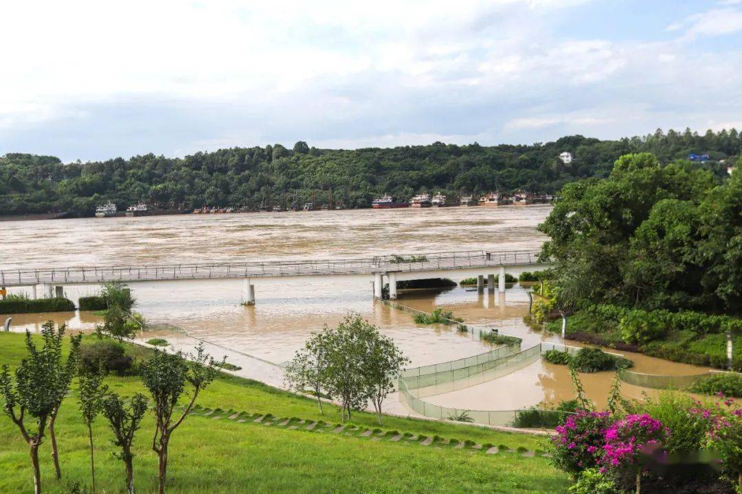 视频嘉陵江洪峰武胜段持续时间较长沿口码头水位上涨45米