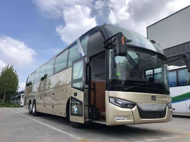 黄金时代已过长途大巴还高端吗实拍中通世嘉3轴大巴带您好好看看