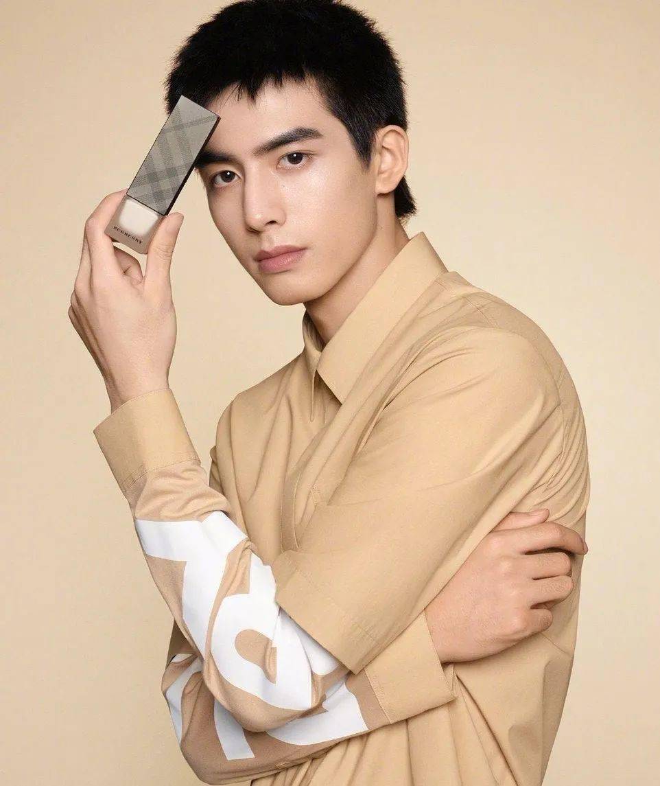 宋威龙出任burberry彩妆代言人