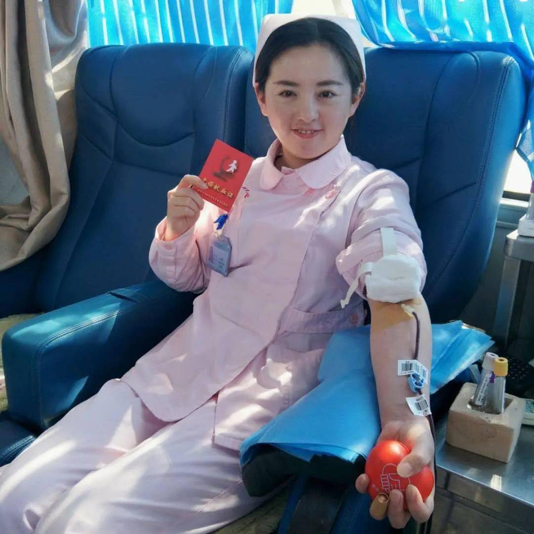 穿梭于医院各个病房发药输液等,而血液中心有一群特殊工作性质的护士
