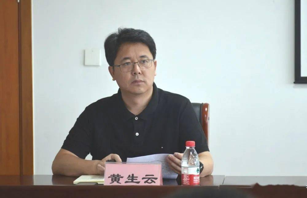 区教育局党委书记,局长黄生云从坚持学习为先,严格推进依法治教,坚持